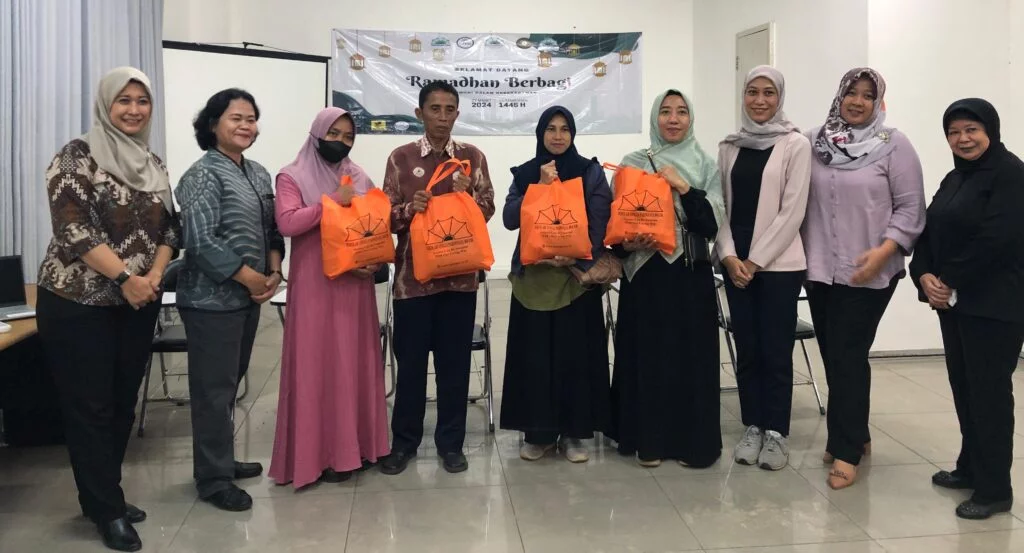 Ramadhan Berbagi: Pengabdian Dan Pelatihan Bagi Ibu-Ibu Warga Curug Mekar