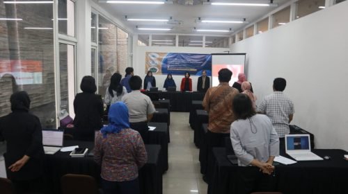 Workshop Coaching Clinic Hibah Dana RISETDIKTI Penelitian dan Pengabdian Masyarakat bersama Dr. Widyasari, M.Pd., Rabu, 29 Maret 2023.